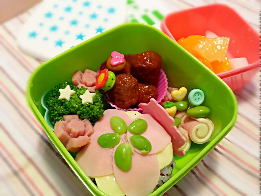 春のお花弁当(*^^*)|りえっぴさん