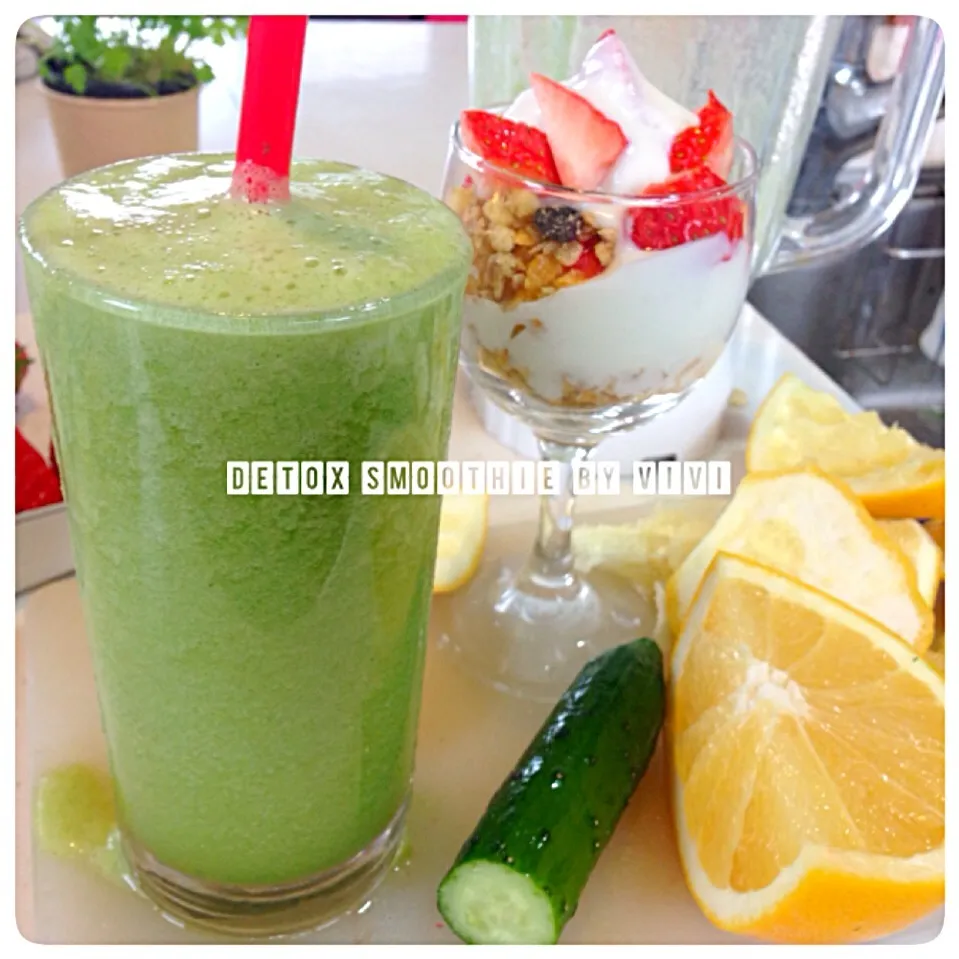 Snapdishの料理写真:My breakfast today 'detox smoothie (grapefruit pineapple cucumber)|viviさん