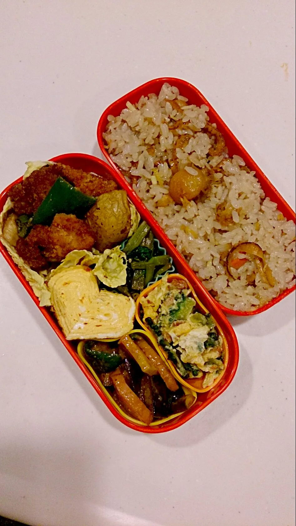 Snapdishの料理写真:ホタテごはんのお弁当

ホタテごはん
卵焼き・鳥とピーマンのからあげ
ゴーヤ卵とじ・カラシ菜胡麻和え
蒲鉾と茄子味噌炒め|ゆかさん