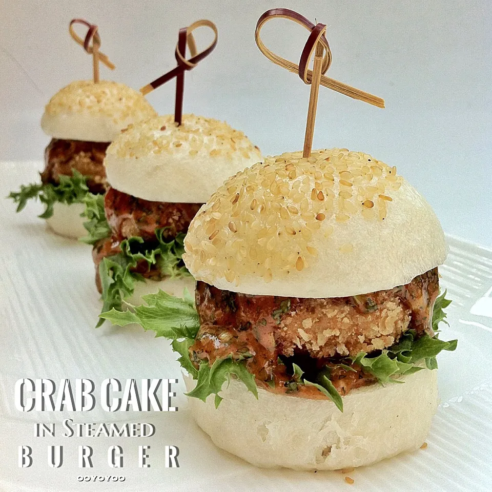 iPhone Gu : Crab Cake in steamed Burger  ซาลาเปาเบอร์เกอร์ปู|OoHさん