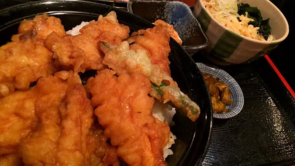 【日替定食】鷄天丼とわかめうどん定食を頂きました。|momongatomoさん