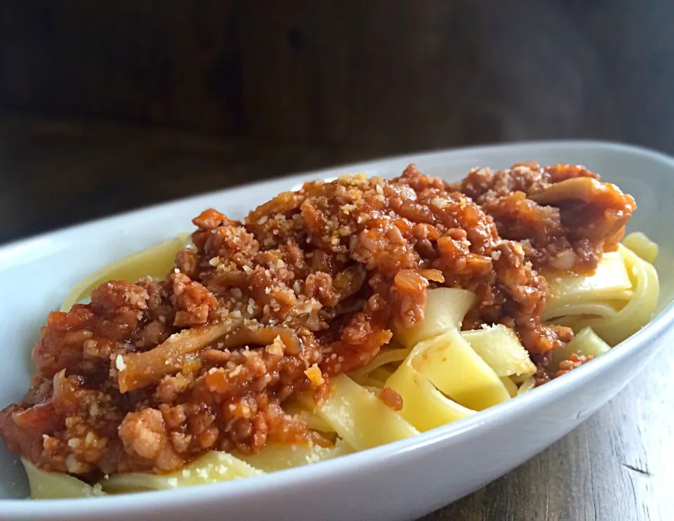 生フェットチーネにコーズの舞茸入りボロネーゼ🍝ʕ-̼͡-ʔ|七海さん