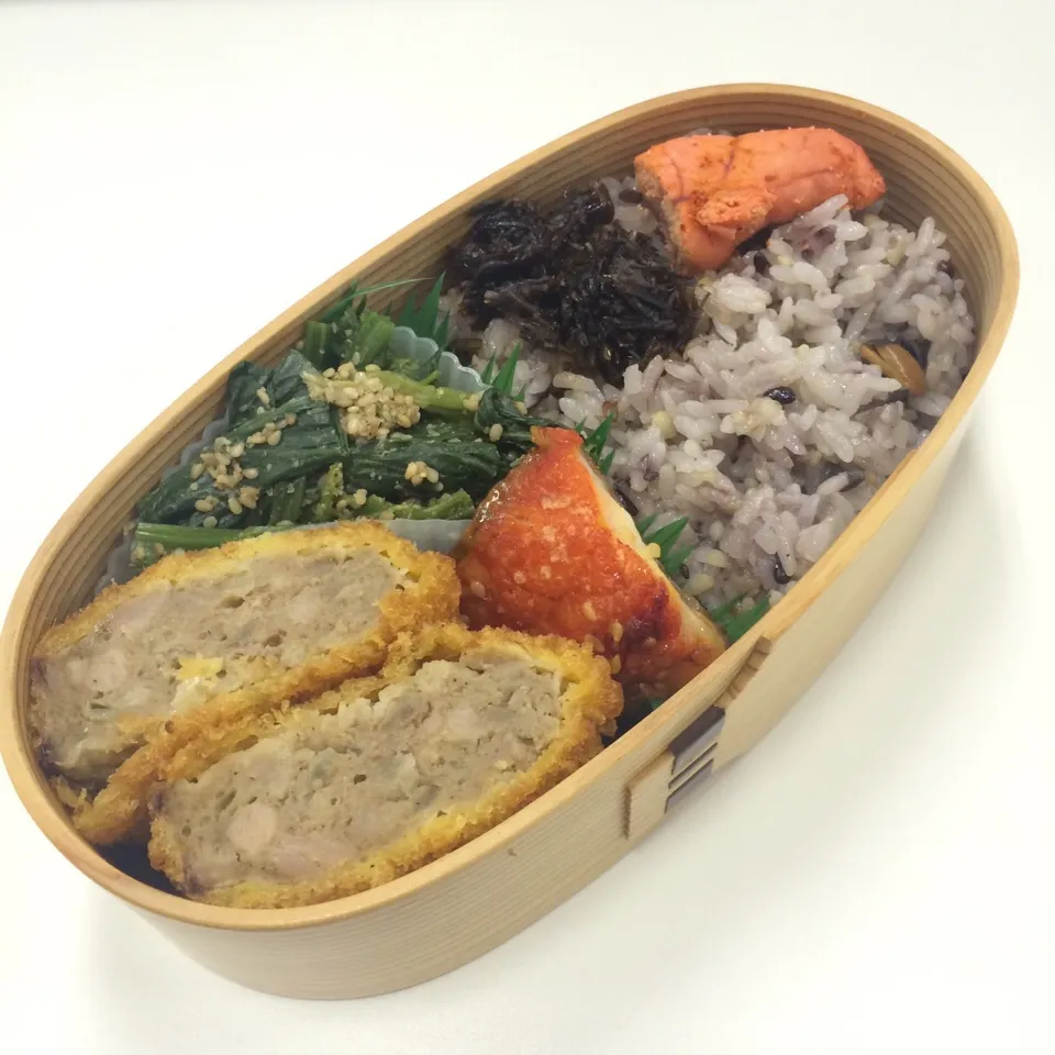 弁当（メンチカツ、カレイ味醂、ほうれん草胡麻和え、焼き明太子、昆布佃煮）|SasaMasa213さん