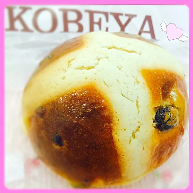 Hot cross bun - 神戸屋で売ってた！ホットクロスバン|cocoaさん