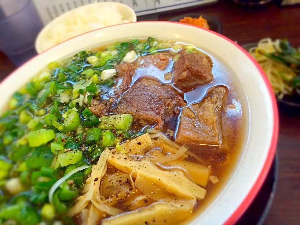 大阪 四天王寺  牛骨ラーメン  特製醤油ラーメン|Ztlコミュニケーションズさん