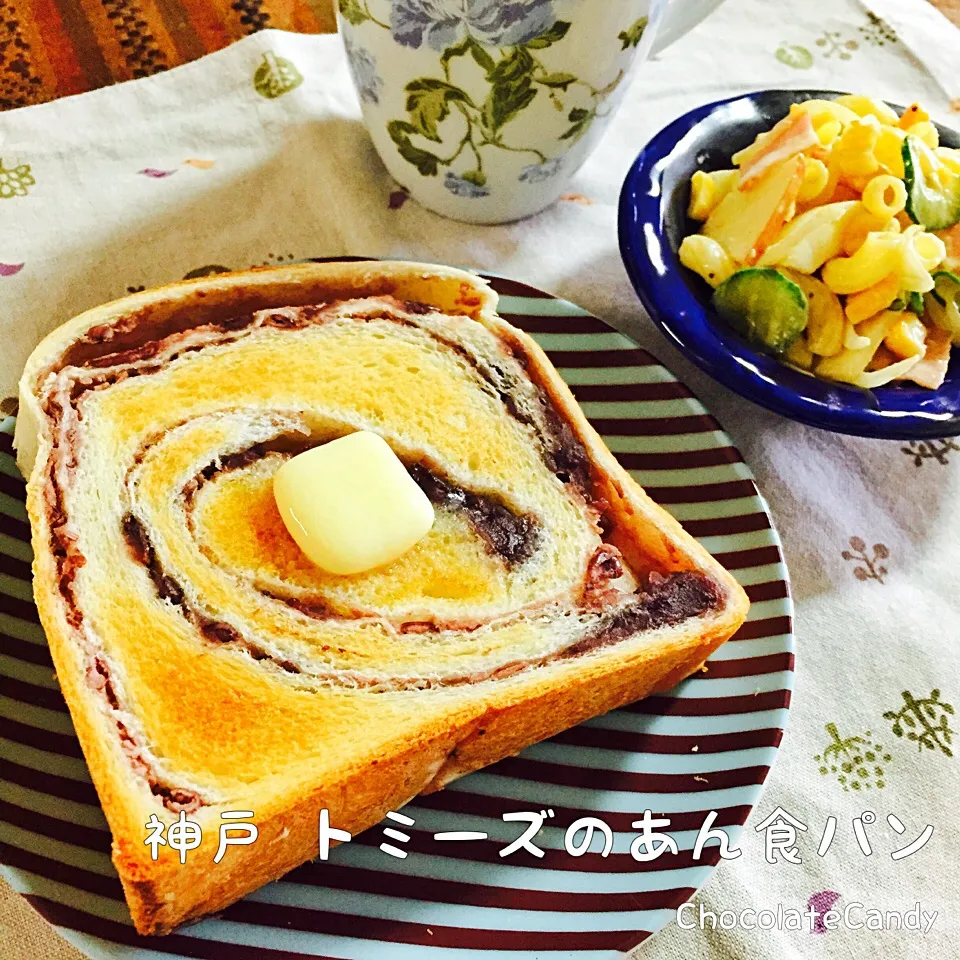 Snapdishの料理写真:神戸 トミーズのあん食パン|ききさん