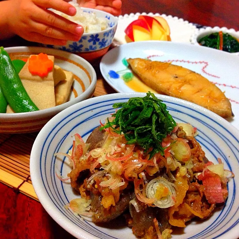 ごはんLOVEなおチビがパクる様子の夕飯🍚|＊みお＊さん