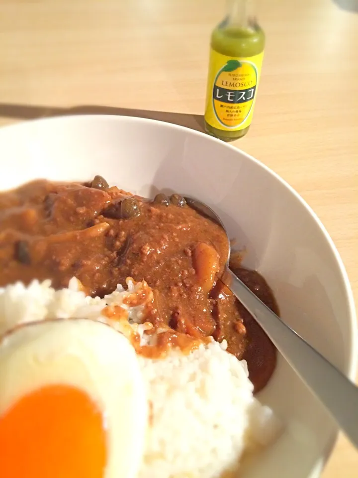 レモンのタバスコ「レモスコ」で目玉焼きカレー|aveeさん