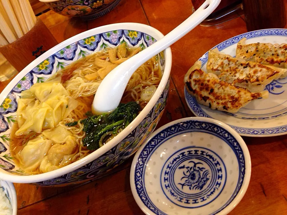 正油ワンタン麺と小餃子セット❗️|hamさん