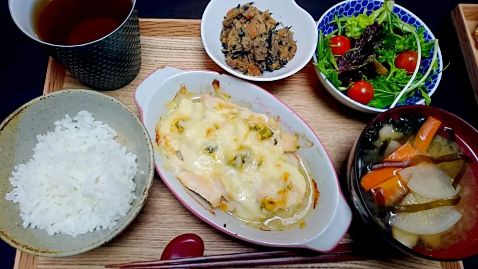 ささみのミソチーズ焼き、卯の花、サラダ|けむまきさん