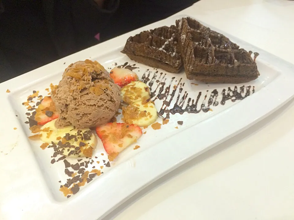 Chocolate Waffle with Chocolate Icecream|willklhさん