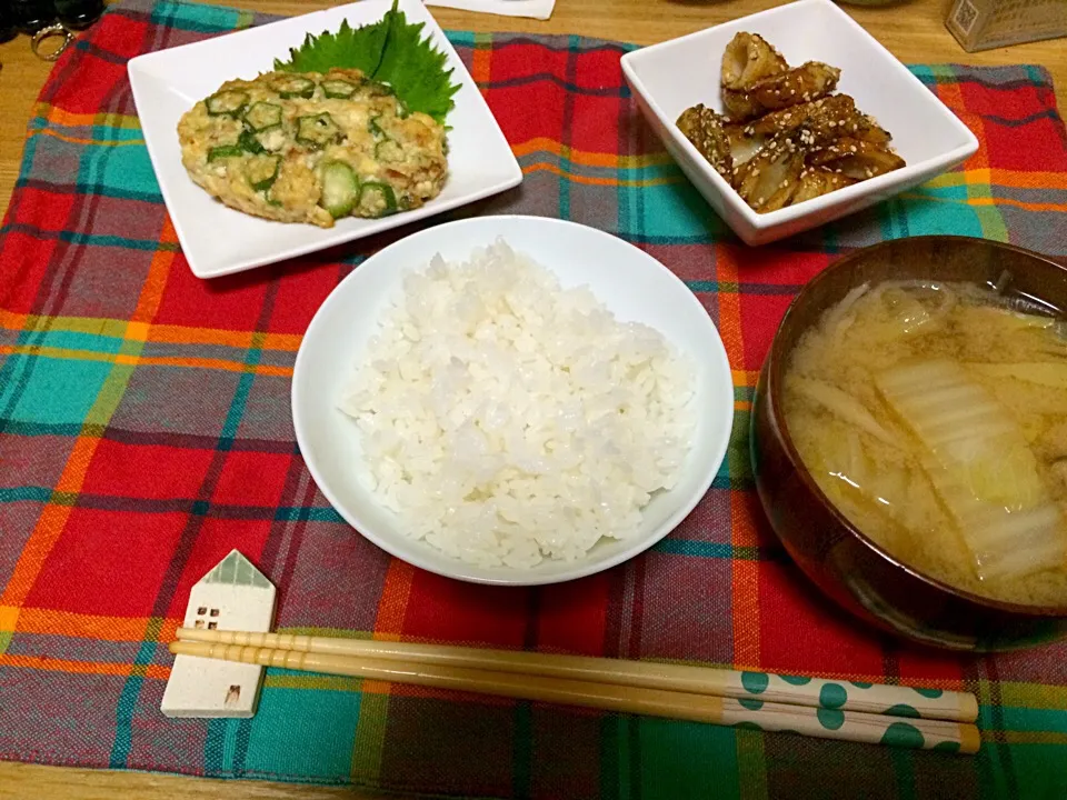 晩ごはん★オクラの豆腐ハンバーグ、ちくわの甘辛青のり炒め、みそ汁、ごはん|ハルさん