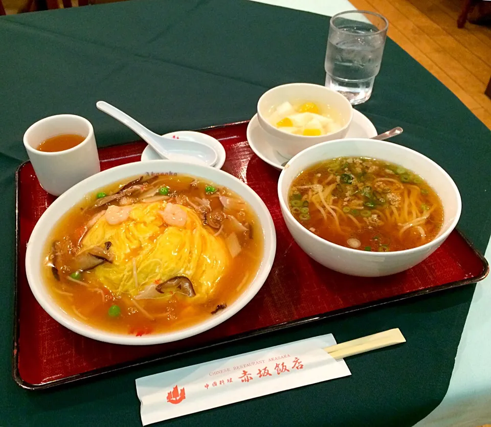 Snapdishの料理写真:赤坂飯店 天津飯セット|pentarouさん