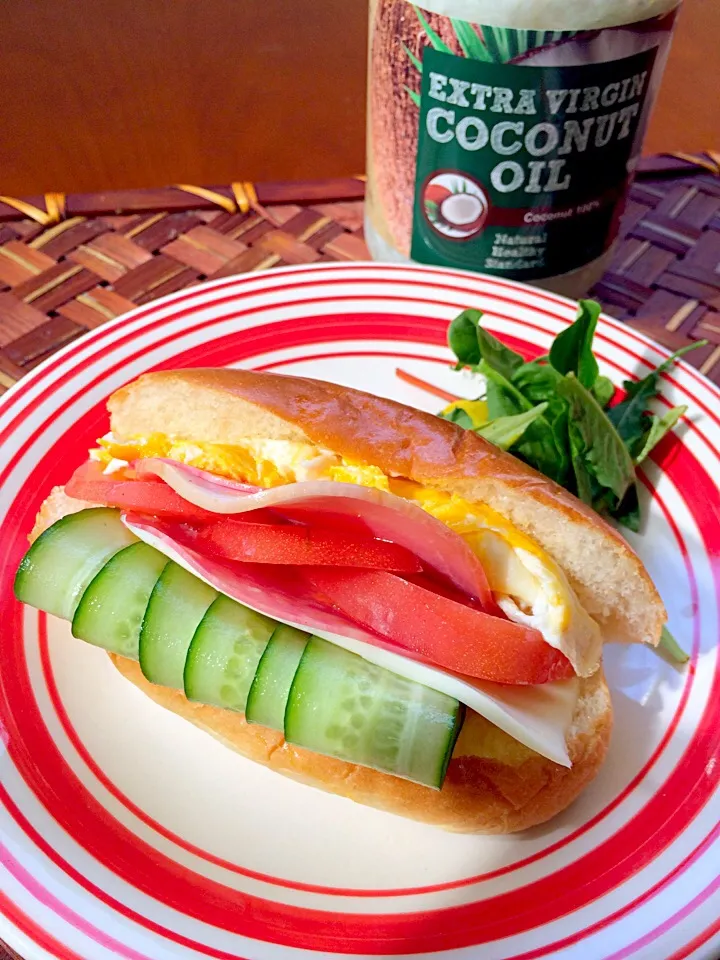 coconut oil egg sandwich🌴ｺｺﾅｯﾂｵｲﾙでｽｸﾗﾝﾌﾞﾙｴｯｸﾞ|🌈Ami🍻さん