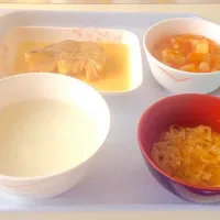 Snapdishの料理写真:入院食…今年も不可避でした！絶食3日後の献立。五分粥、魚の味噌煮、じゃが芋の炒め煮、かき玉汁( ･ㅂ･)و ̑̑|もとさん