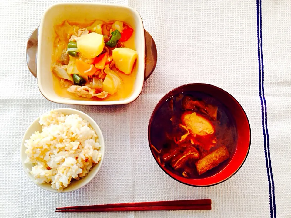 肉じゃが🐷落とし卵と舞茸のお味噌汁💗玄米と白米のハーフ|りんこさん