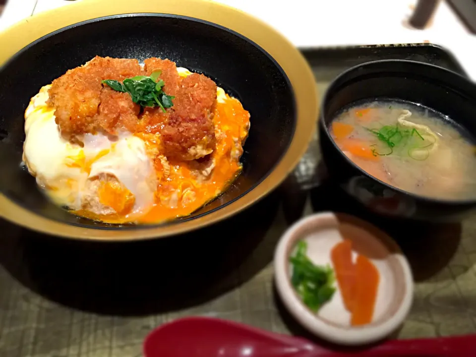 Snapdishの料理写真:地鶏カツ丼|なかなおさん