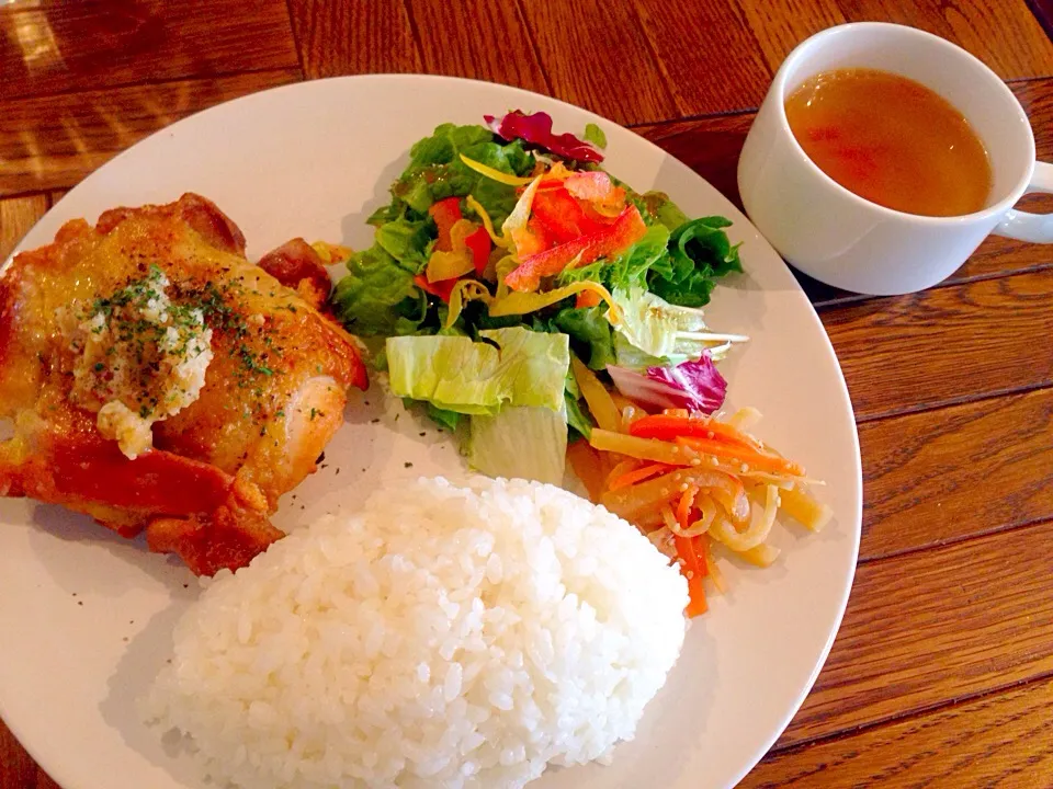 Snapdishの料理写真:grilled chicken lunch :) バターグリルチキンのランチ☆|Tanuさん