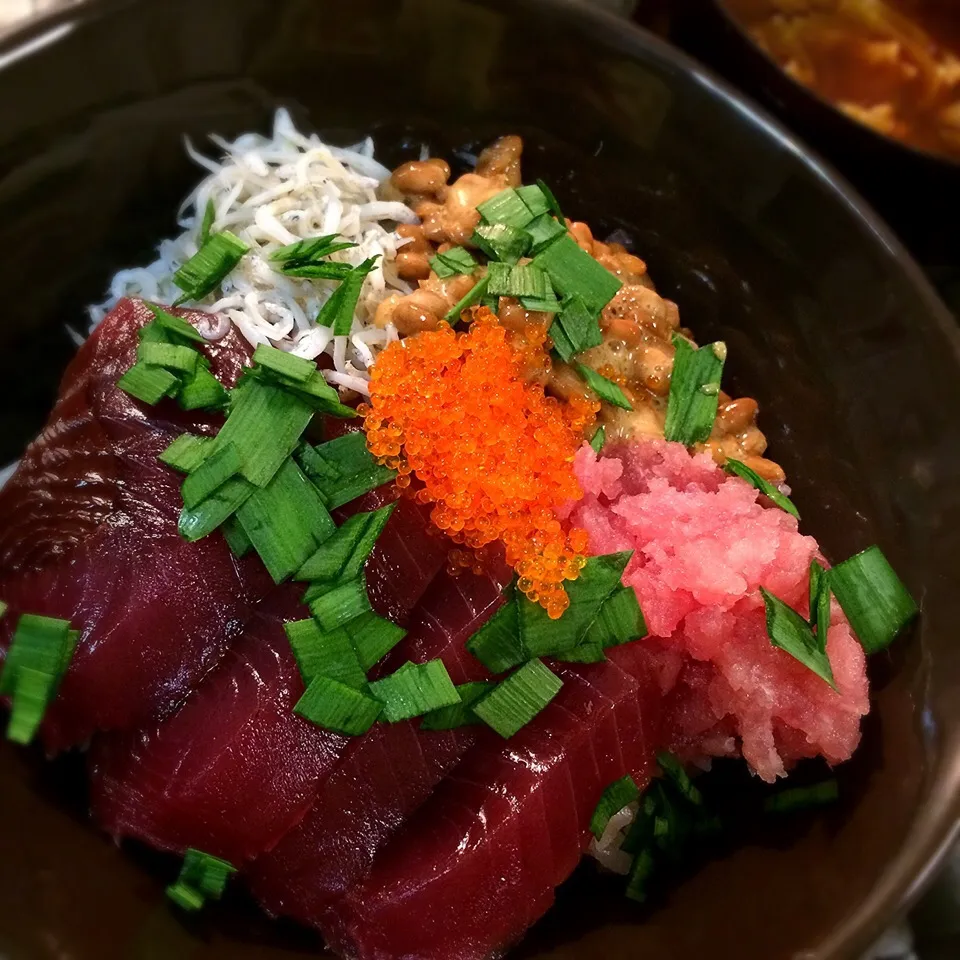 海鮮丼                                         〜マリーの苦手なもの丼〜|志野さん