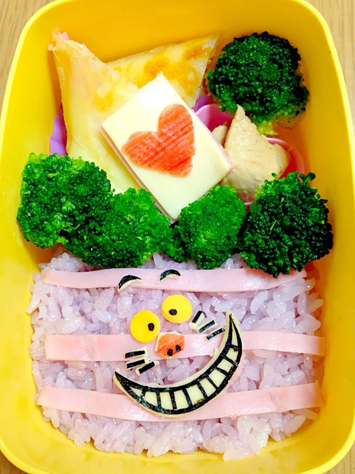 Snapdishの料理写真:チシャ猫弁当|エミさん