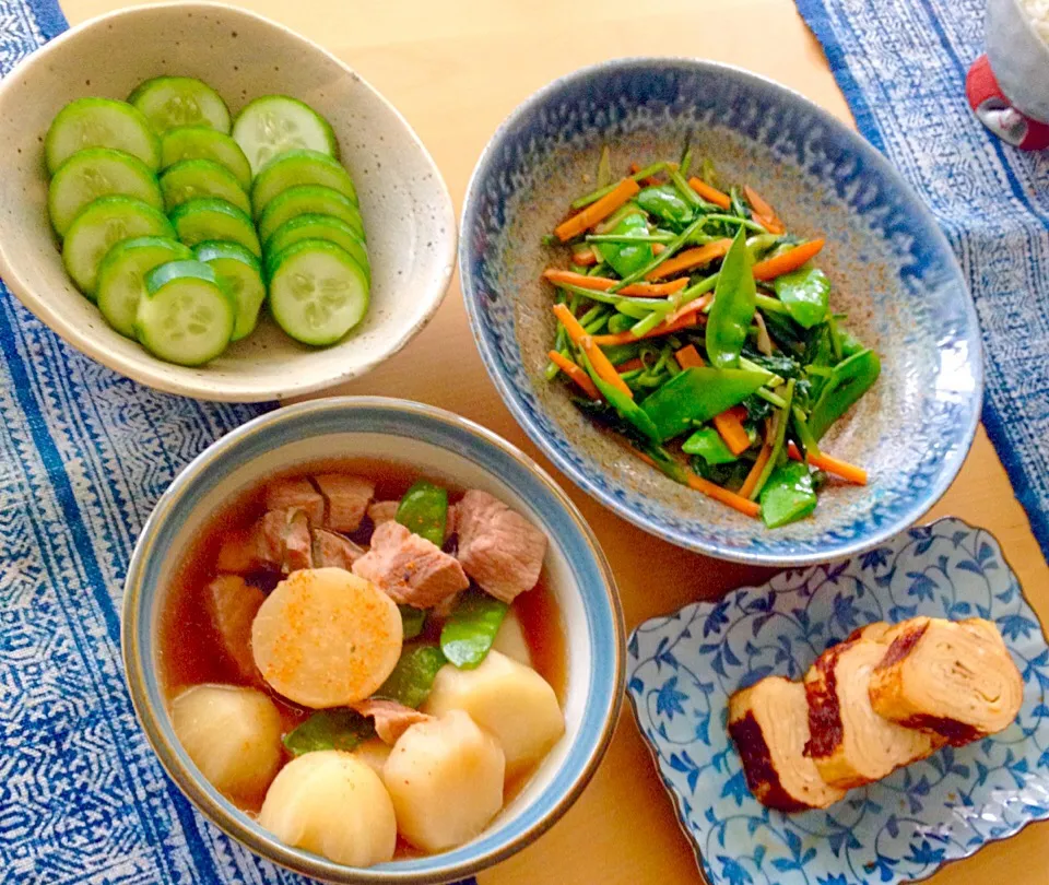 Snapdishの料理写真:カブの葉と絹さやのニンニク炒め、カブと豚の角煮、だし巻き|南魚海さん