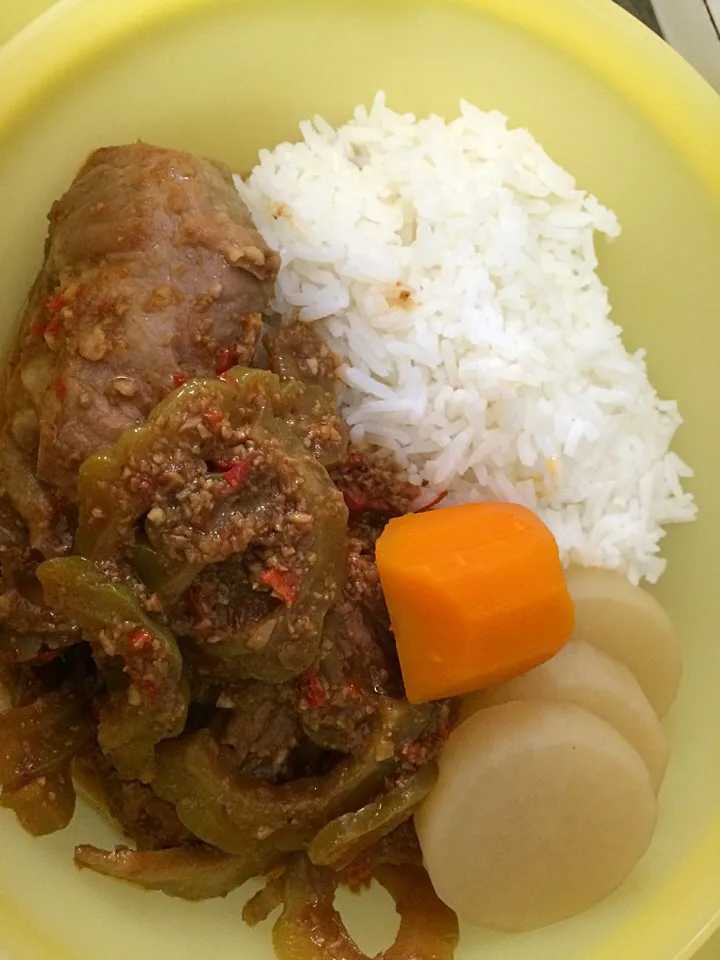 Dinner bento of pork ribs and bittergourd in spicy soybean sauce and simmered root veggies|Ong Sor Fernさん