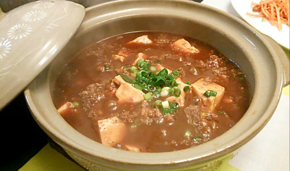 和食にしか見えない前菜のあとのメインは麻婆豆腐で御座います🍲今日のような寒波の訪れた日に追い打ちをかけるように心に隙間風の吹き荒れる人体実験で御座いましたわ🍃|にゃあ（芸名）さん