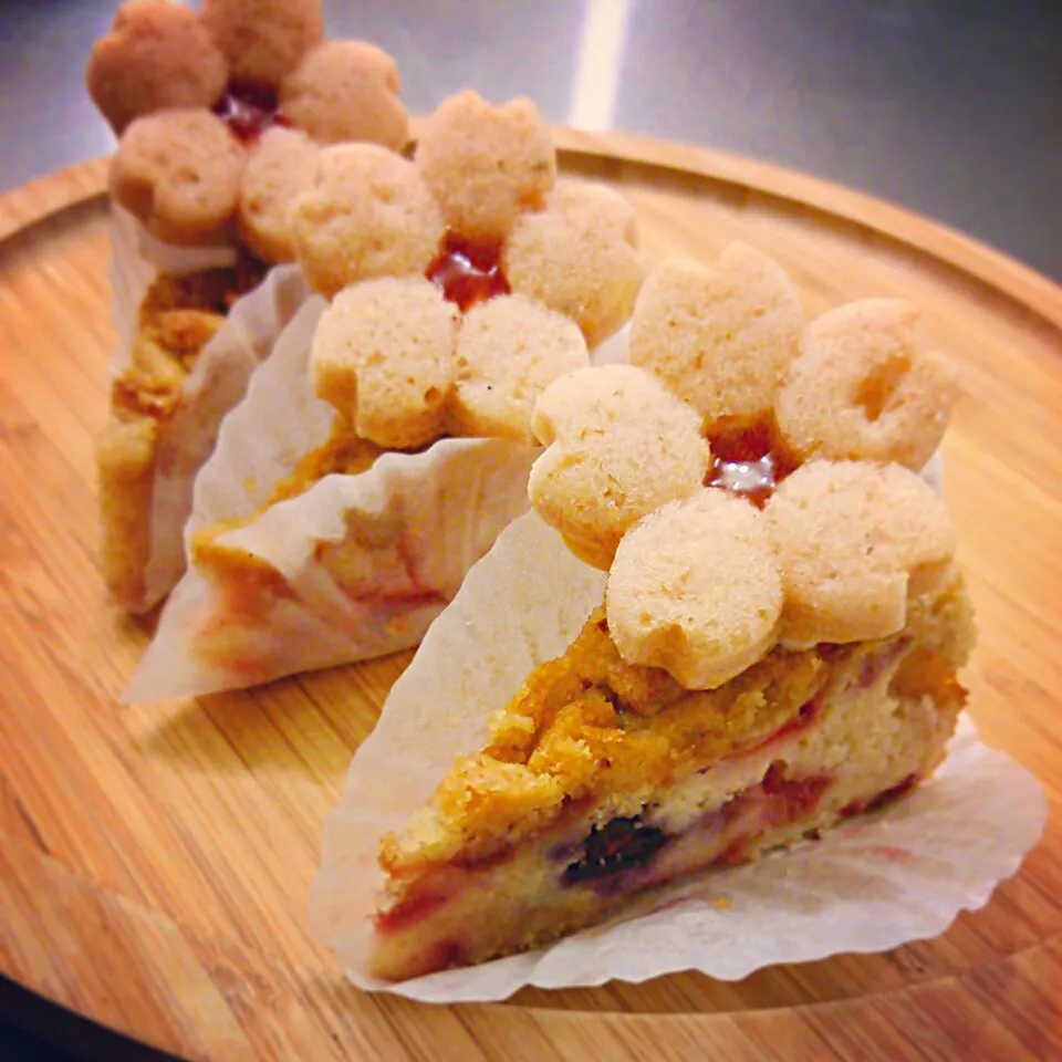 豆腐のベリートルテ＆桜マフィン♪ 
 #マクロビスイーツ
 #ケーキ 
 #イチゴ
 #桜
 #バースデーケーキ
 #ベジタリアン|kuma.Cafe☆さん