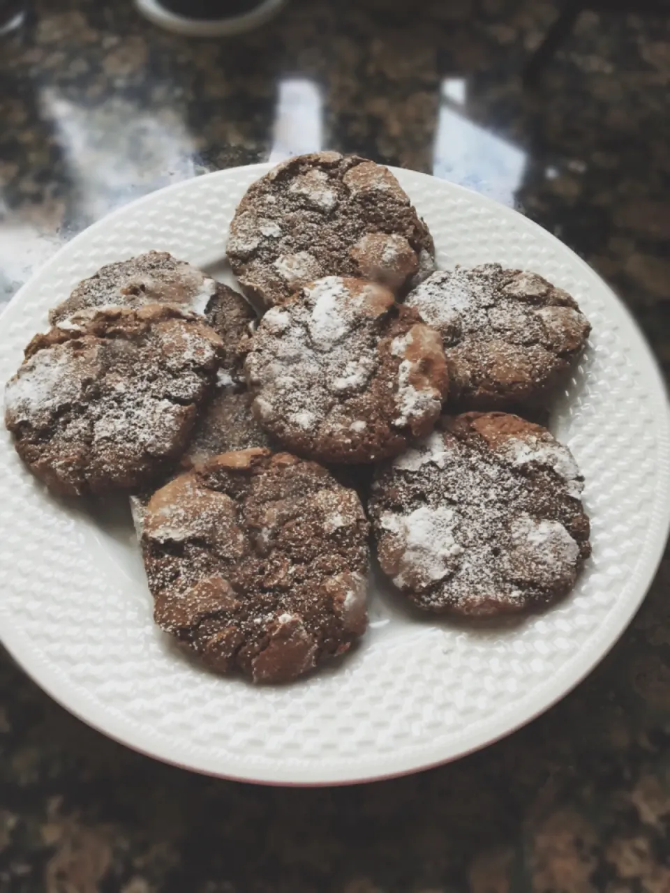 Chocolate crinkle cookies|Emily Mathiosさん