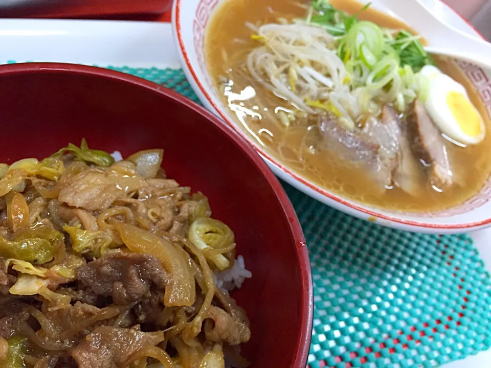 Snapdishの料理写真:ラーメンと焼肉丼|たぁちさん