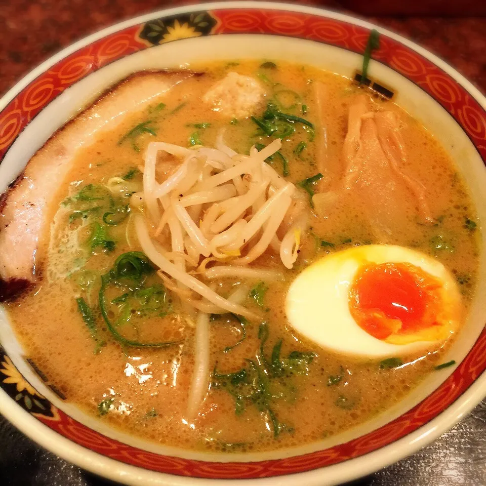 大阪に着いてすぐ食べたラーメン、濃厚でした♪|Keitaさん