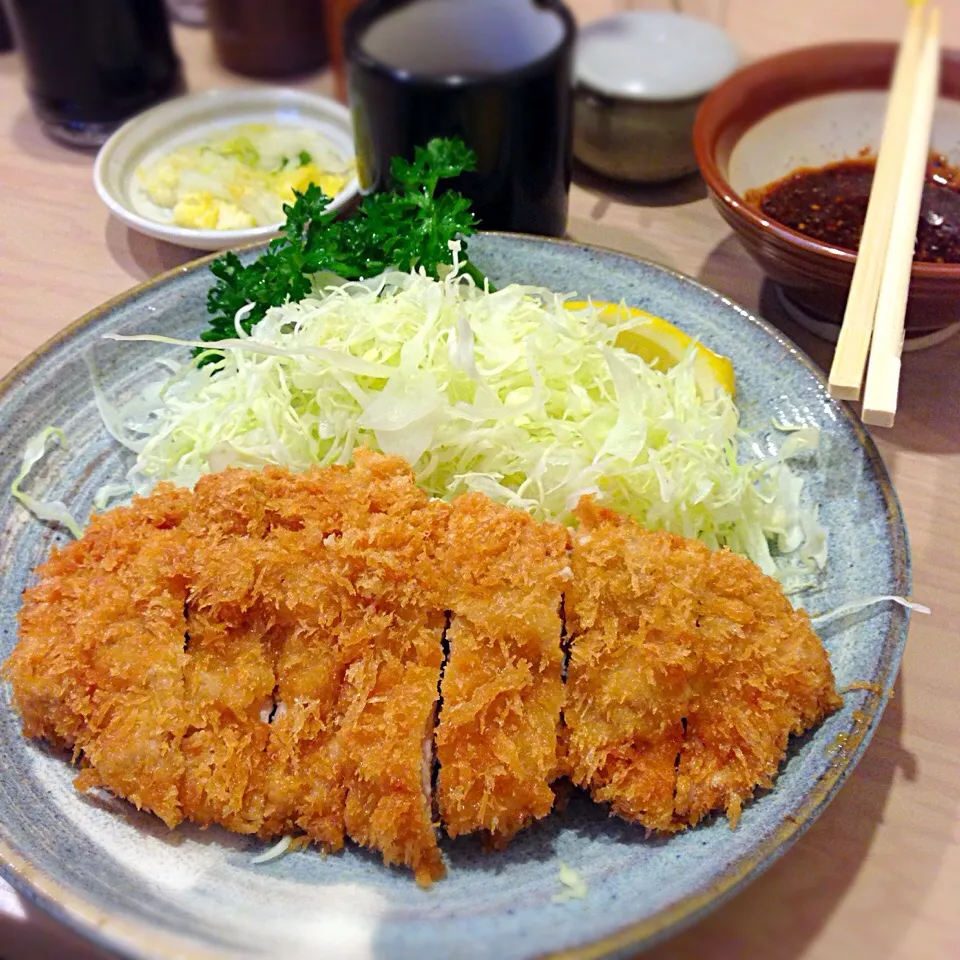 Snapdishの料理写真:ヒレカツ定食|eri sudoさん