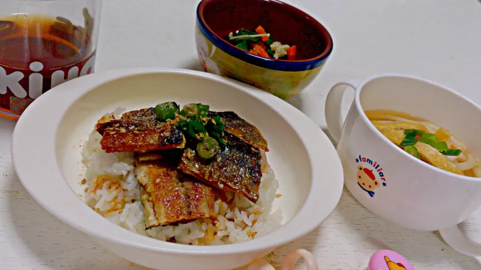 3/11娘のご飯☆さんまの蒲焼き丼、生姜たっぷりあんかけうどん、小松菜おひたし|みかさん