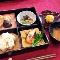 Snapdishの料理写真:春の松花堂弁当🌸|さほこさん