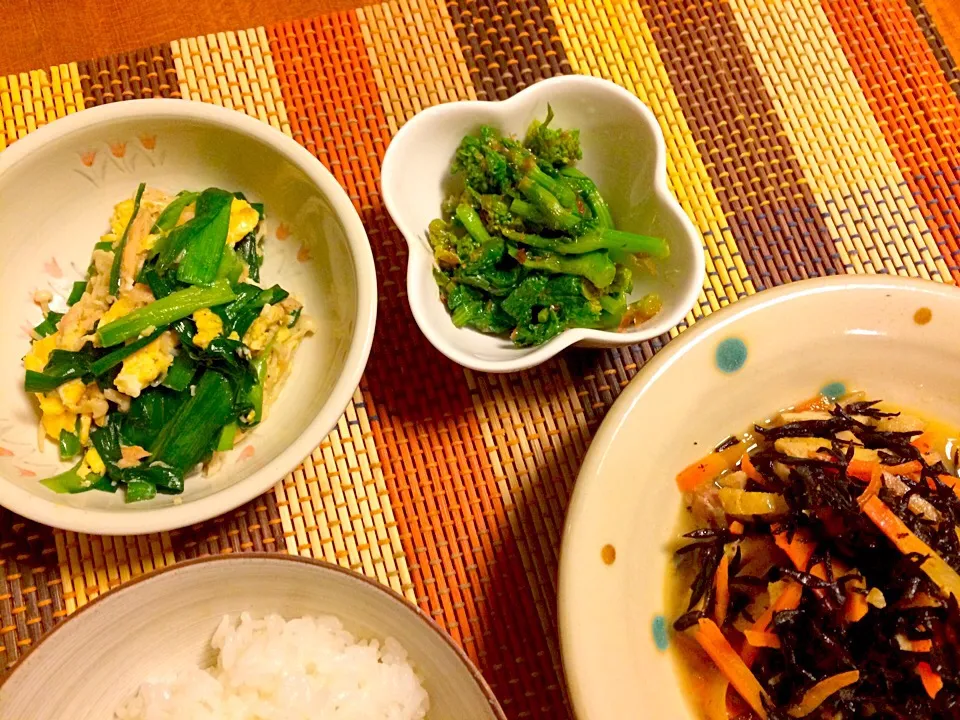 Snapdishの料理写真:ひじきの煮物、ニラ玉、菜の花のおひたし|あんなさん