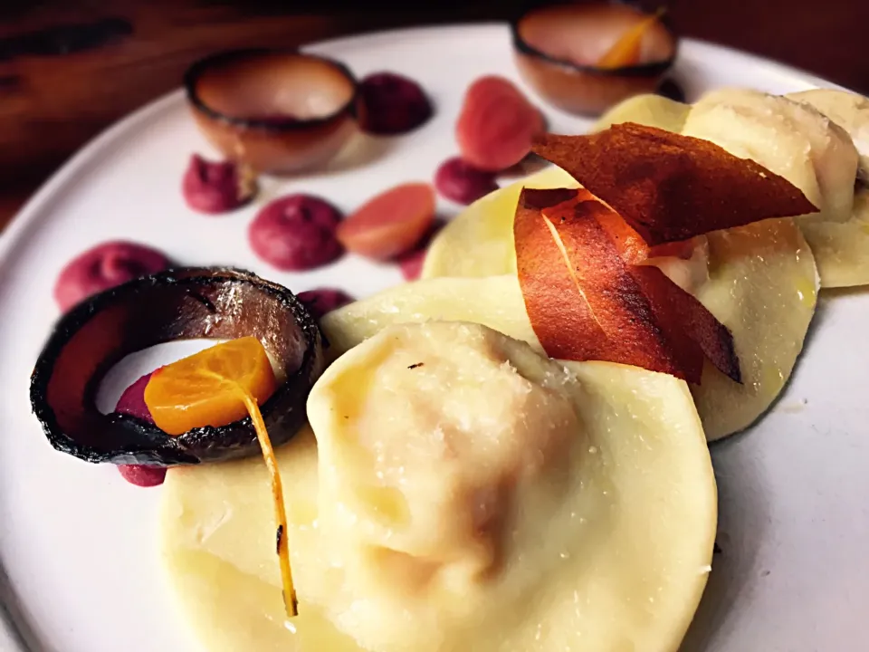 Vegetarian Riovoli of butternut with roasted red onion, beetroot, cabbage and goats cheese|Sergio Lacuevaさん