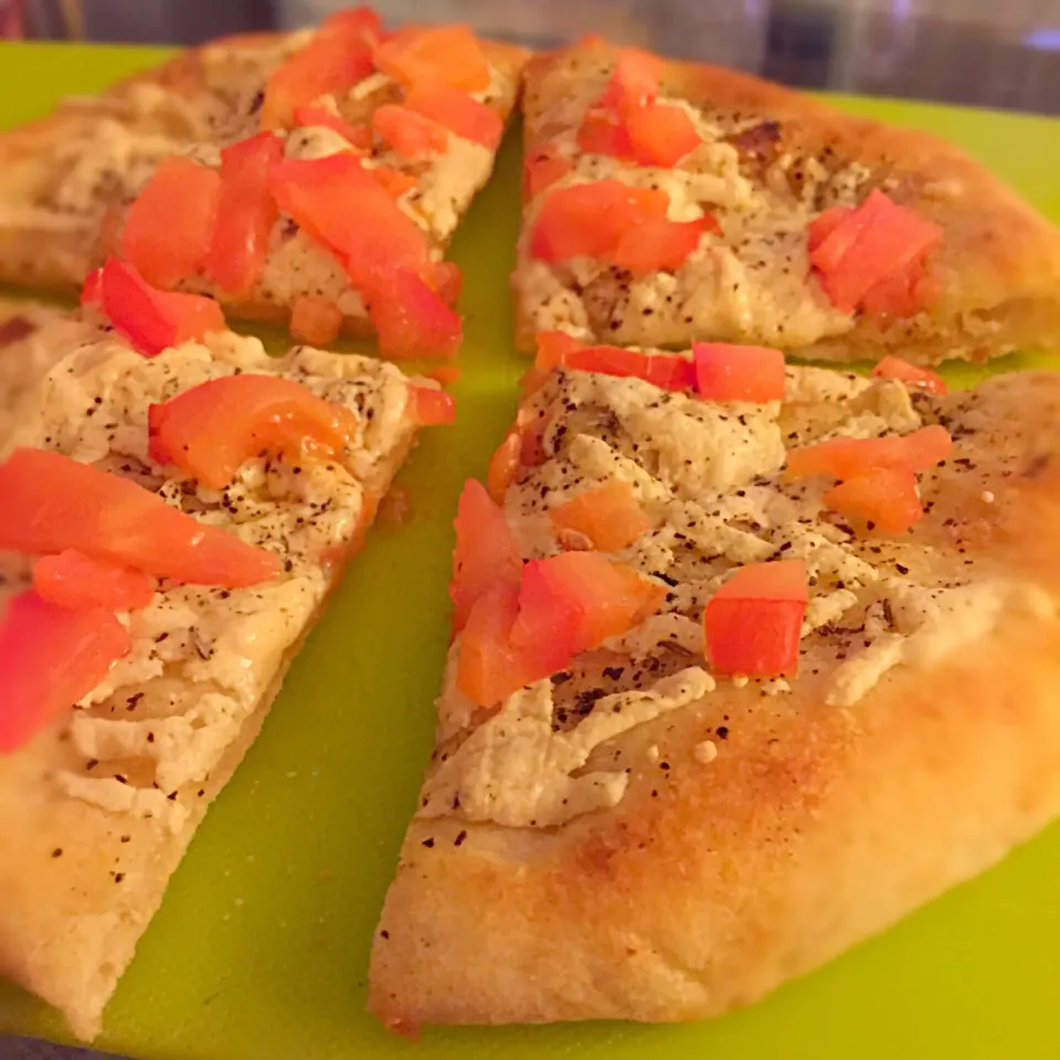 Tomato Cheese Flatbread|T.E.Dennisさん