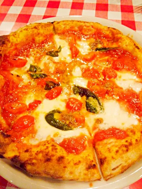 pizza☆アントニオ　マルゲリータベースでanchovyﾌﾙｰﾂﾄﾏﾄ|うたかた。さん