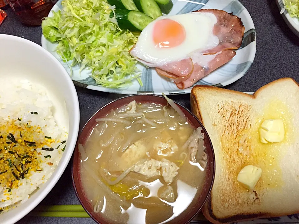 食パン、のりたまご飯、ハムエッグ、鍋からの味噌汁、キャベツ|ms903さん