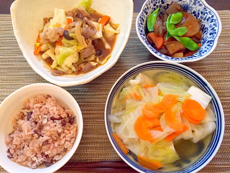 赤飯   野菜炒め   土手煮風  水餃子と野菜スープ|NAKATAさん