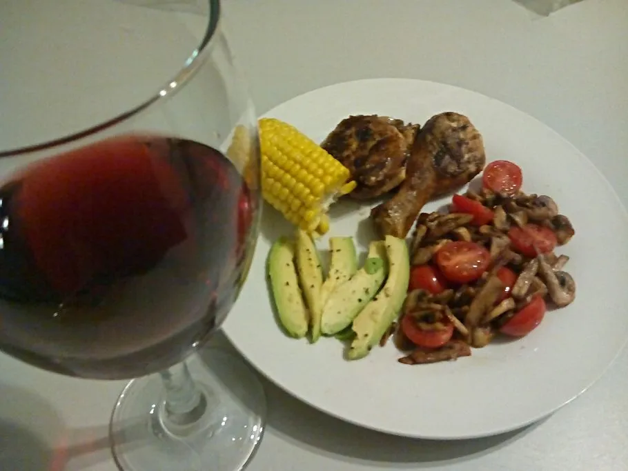 Snapdishの料理写真:#chicken #mushrooms #avo #cherrytomatoes #sweetcorn #SouthAfricanCusine|Tsepi Nqokoさん