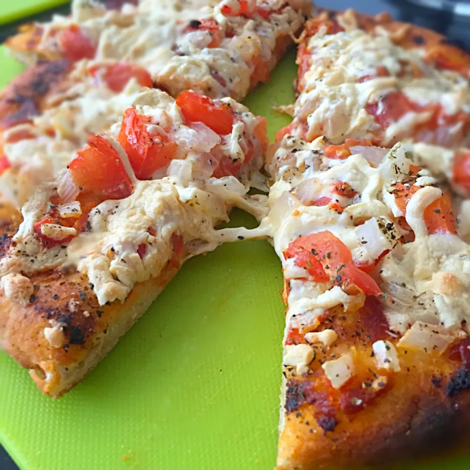 Tomato Cheese Onion FlatBread|T.E.Dennisさん