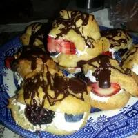 Snapdishの料理写真:my chocolate berry profiteroles|Kai-yung Manさん