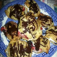 Snapdishの料理写真:chocolate berry profiteroles|Kai-yung Manさん