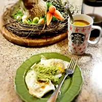 Eggs with guacamole|windi turnerさん