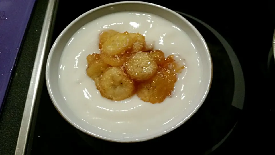 yoghurt with baked banana (banana baked in honey)|Maartje Heestermansさん