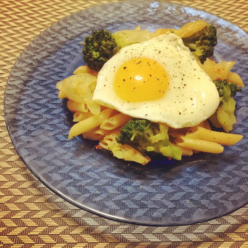 Snapdishの料理写真:春キャベツの明太ペペロン〜後半戦はカルボで🍳〜|leeさん