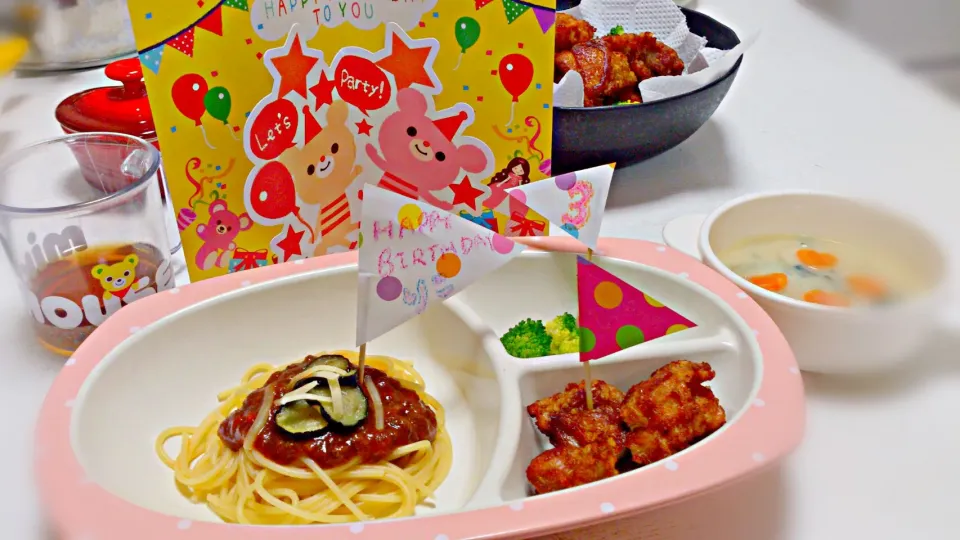 3/12 娘のご飯☆ミートスパゲティ、からあげ、クリームシチュー 誕生日は大好きなものばっかりご飯！|みかさん