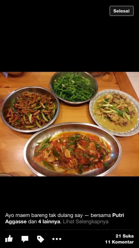 Snapdishの料理写真:Masakan Jawa  kare ayam dan Sambel goreng ikan  dan tomis kangkung. Good for all  yes  Indonesia  food OK|Braja Putraさん