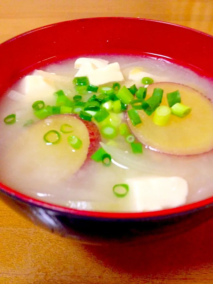 さつまいも🍠豆腐の味噌汁🍲たっぷり玉ねぎ入り|まいりさん